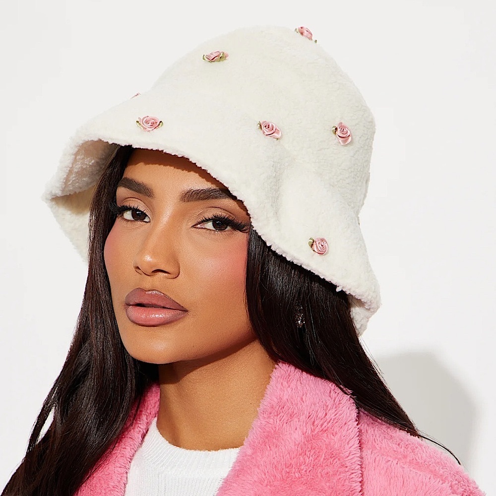 NWT🌹💕Pink Rosette Sherpa Bucket Hat 💕🌹 - Picture 7 of 9